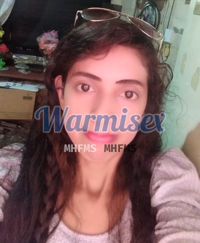 Lucy, mujer que hace videollamadas y sexting