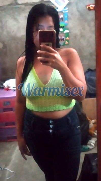 Amby, mujer que hace videollamadas y sexting